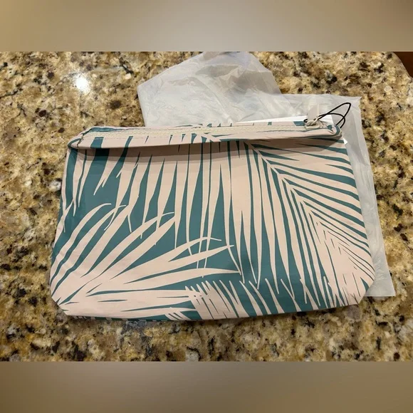 ALOHA Collection Areca Small Pouch - Picture 4 of 7